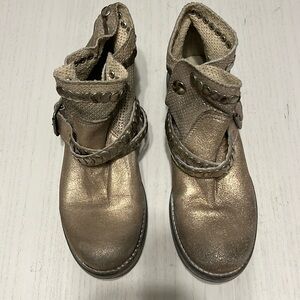 Riccianera Italian Leather Ankle Moto studded buckle brushed round toe, size 6.5